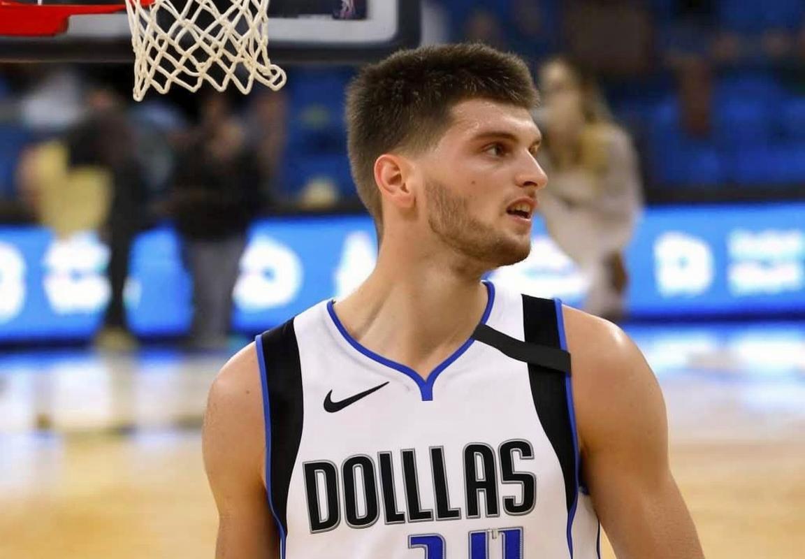 独行侠新阵容震撼NBA：威少加盟影响、杜兰特羡慕及未来展望